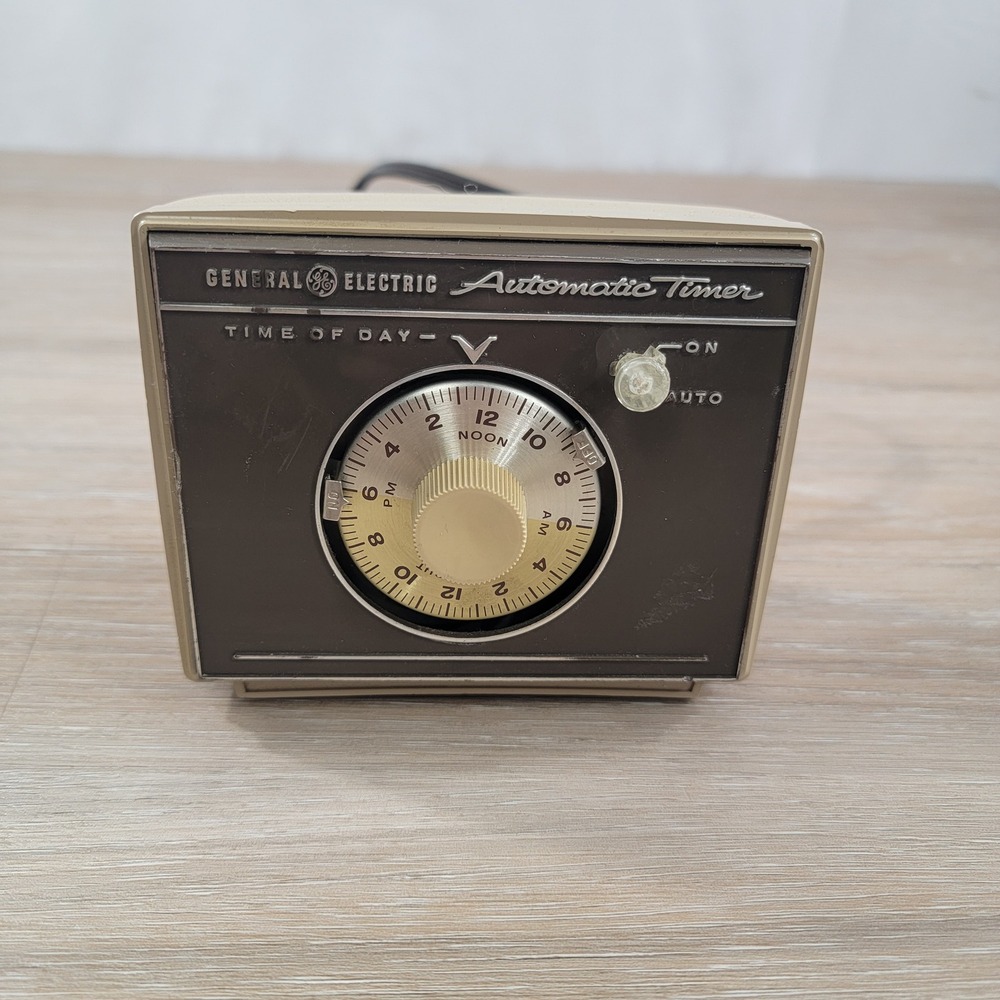 General Electric Automatic Timer Time of Day Clock Switch ON AUTO Vintage